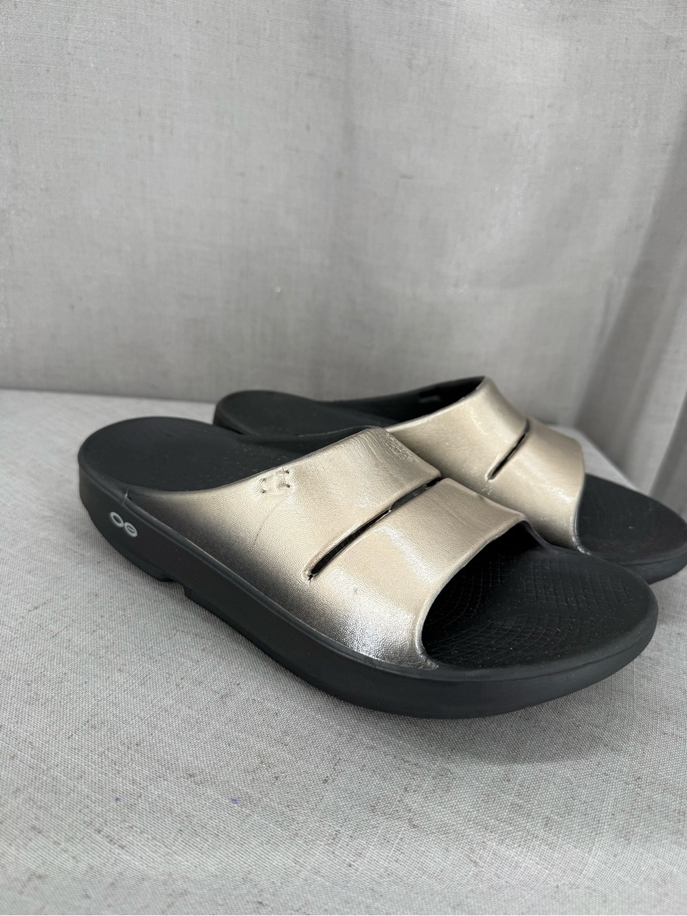 OOFOS OOAHH Luxe Slides Metallic Latte Slip On Comfort Recovery Women's US 8